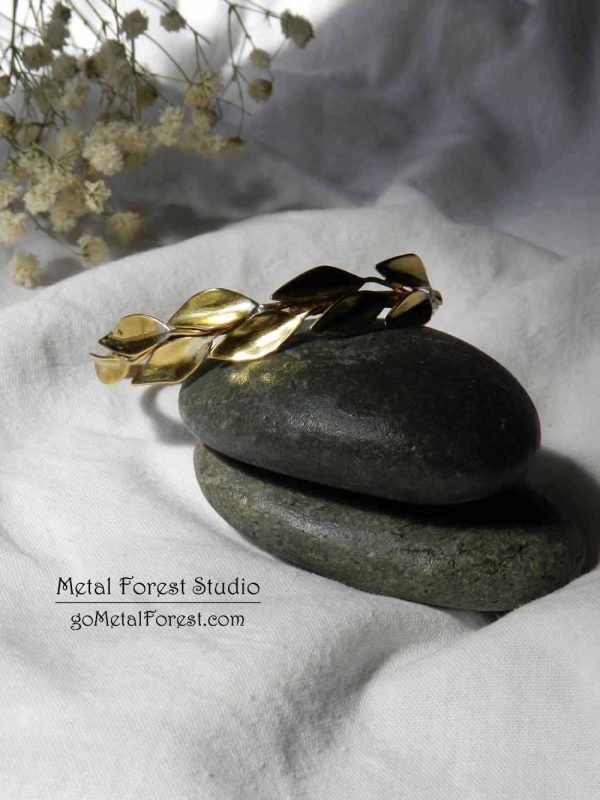 بنگل برنجی دست‌ساز طرح شاخه و برگ زیتون با طراحی الهام‌گرفته از طبیعت – Metal Forest